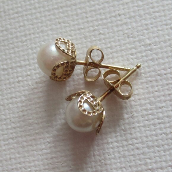 14K Filigree, Yellow Gold w/ 6mm Pearls, Earrings, Vintage, 90s, Floral - Picture 2 of 11